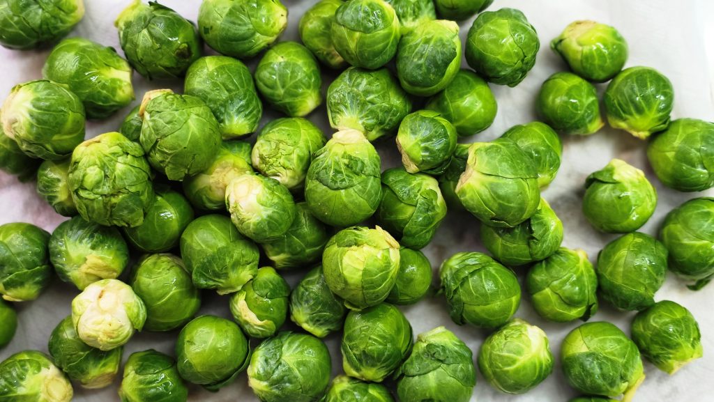 clean Brussels sprouts 