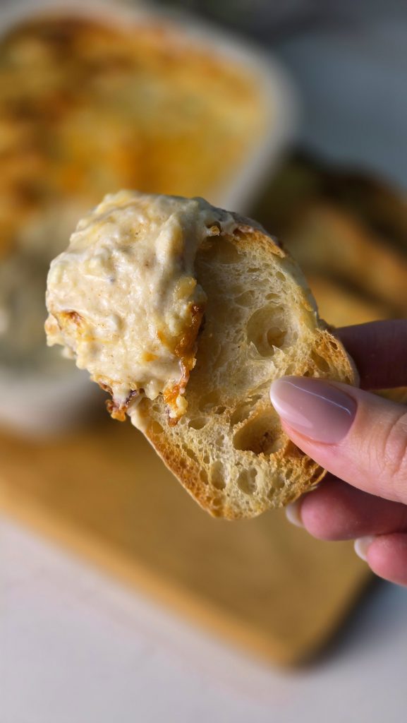 Serving Suggestions
Toasted baguette slices
Crackers or crostini
Fresh vegetables (carrots, celery, bell peppers)
As a creamy sauce for roasted chicken or potatoes
Serve warm for best texture and flavor.
