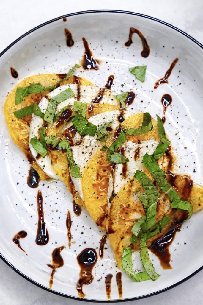 Low-Carb Tomato Mozzarella Appetizer (Easy Caprese Style)