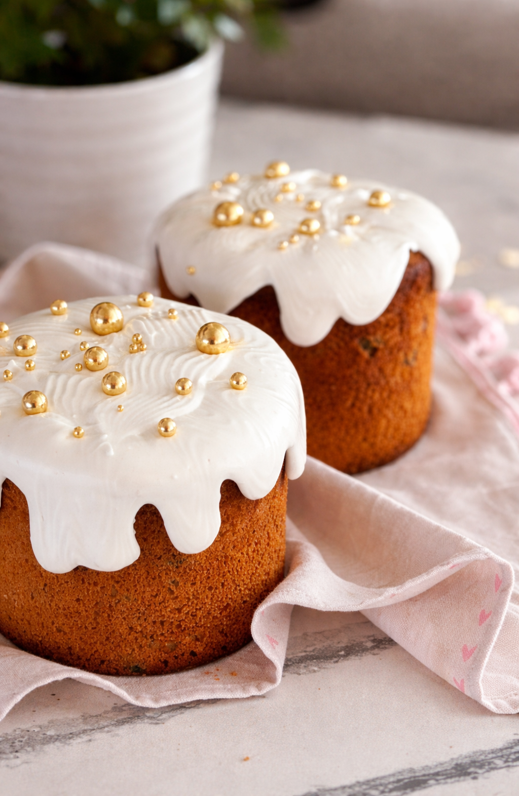 paska Easter bread decoration gold