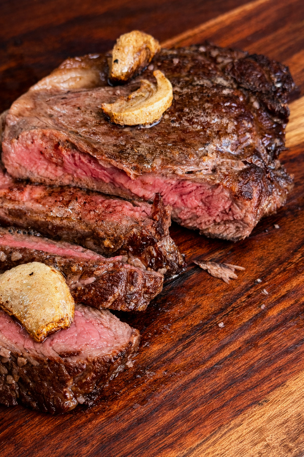 Steakhouse Style at home in 15 minutes (Garlic butter Basted)