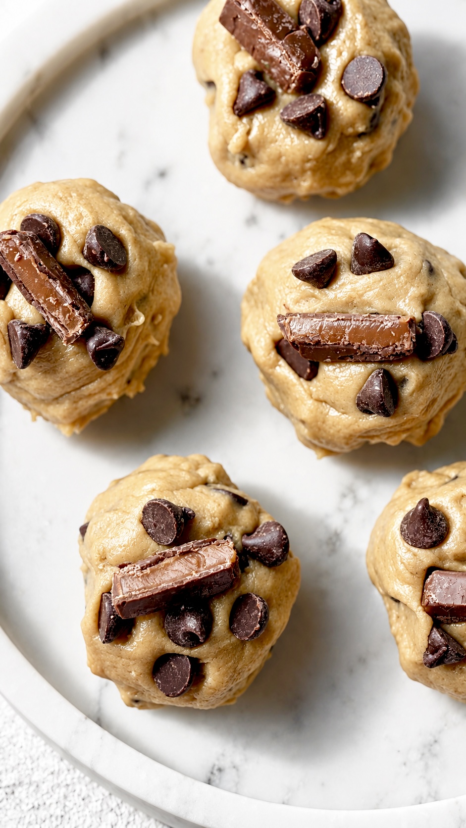 crisp golden edges, a soft and gooey center, pools of melted chocolate, and a hidden salted caramel surprise inside EASY RECIPE 